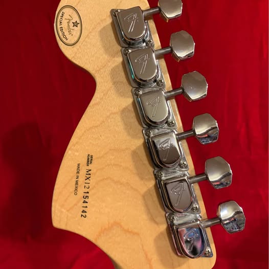 FSR Classic Series '72 Telecaster® Deluxe, Maple Fingerboard, Vegas Gold Flake